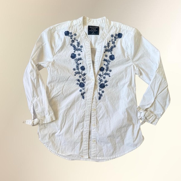 Abercrombie & Fitch Tops - Abercrombie & Fitch White Top with Navy Floral Embroidery